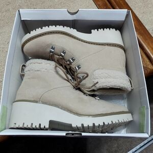 NEW Sonoma Goods For Life Ortholite Eco Woman's Boots Cream Size 9.5